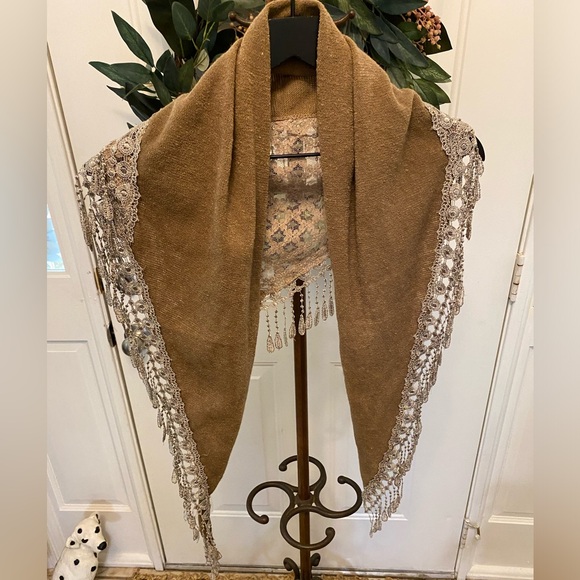 D&B Scarf with Lace Trim and Fringe - Picture 6 of 10